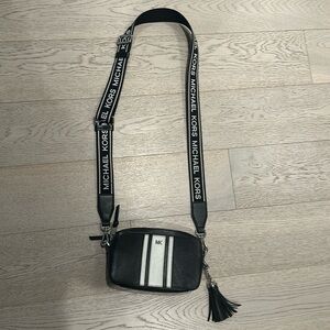 MICHAEL Michael Kors Crossbody with logo strap in black leather